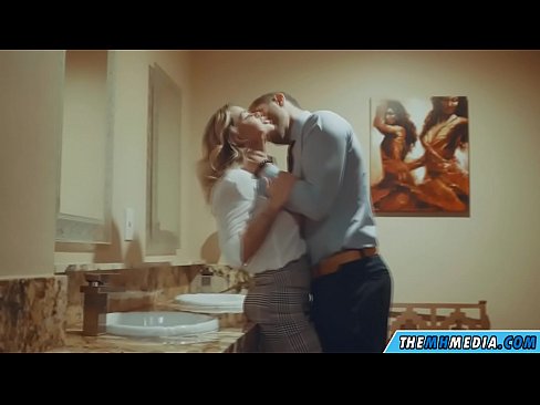 ❤️ Когато наедряла блондинка ви съблазни в обществена тоалетна Просто порно в bg.osagoassist.ru